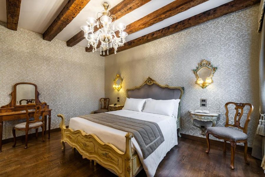 Palazzo San Lorenzo — Guest room