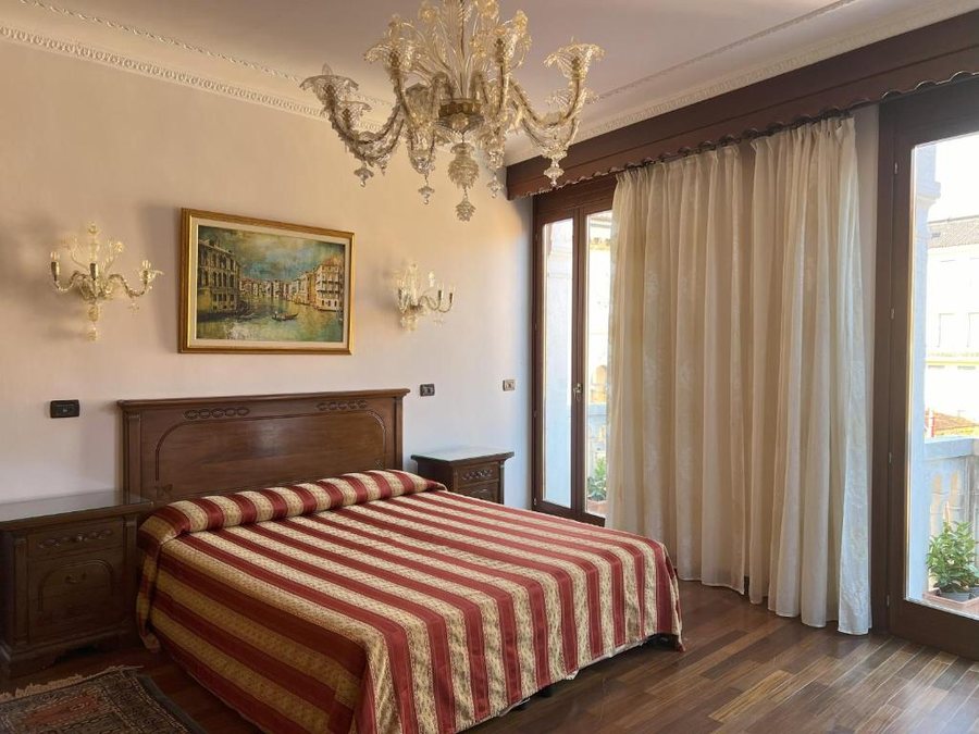 Palazzo San Luca — Guest room
