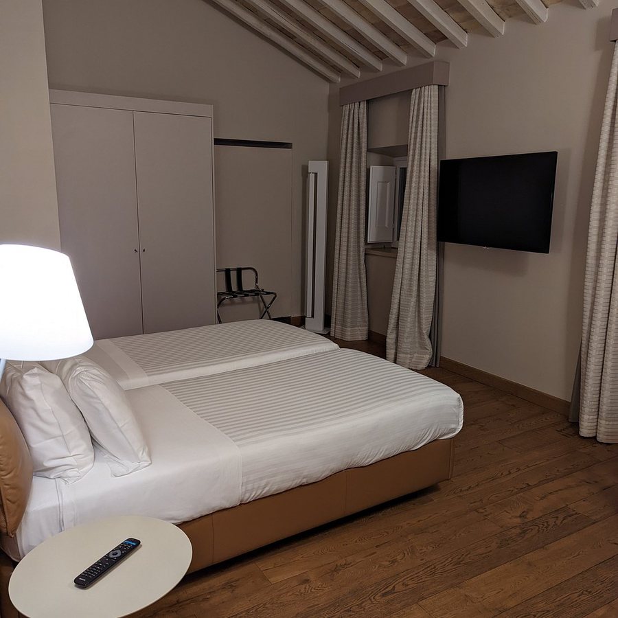 Palazzo Scanderbeg — Guest room