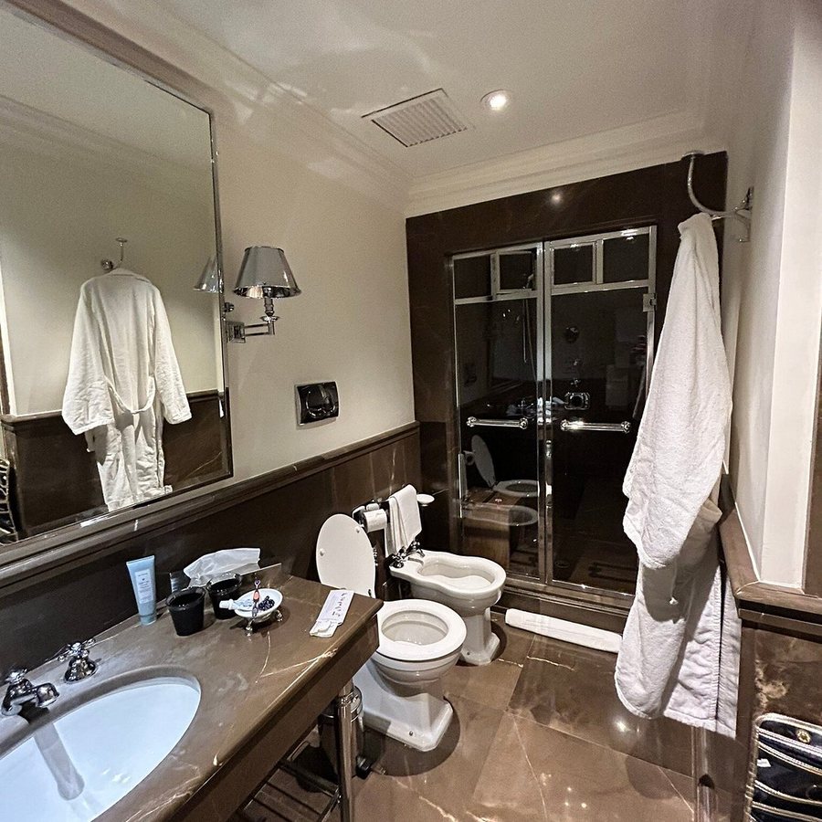 Palazzo Vecchietti Suites and Studios — Bathroom