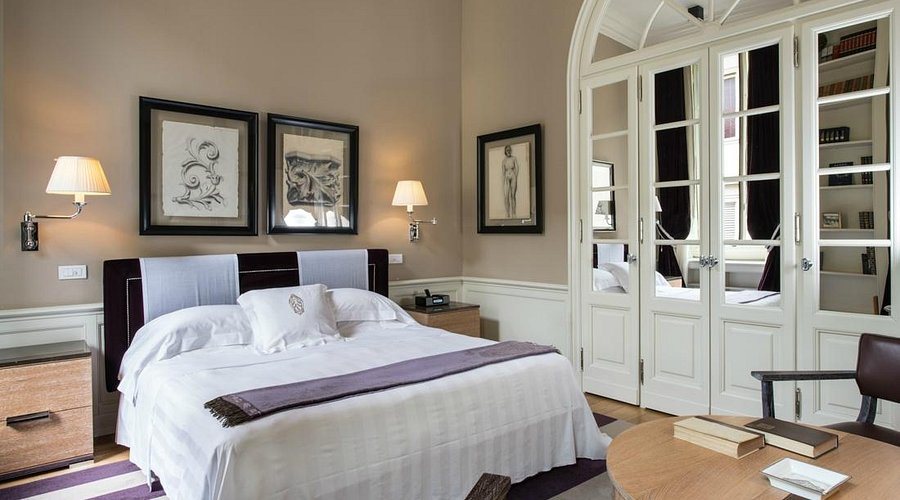 Palazzo Vecchietti Suites and Studios — Guest room