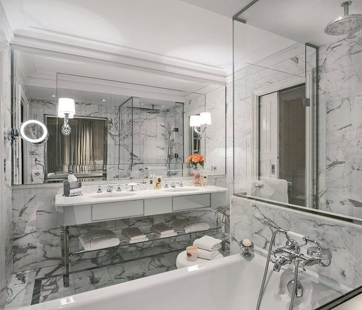 Palazzo Viridis — Bathroom