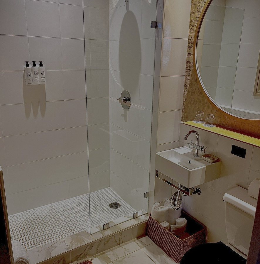 Palihotel San Francisco — Bathroom
