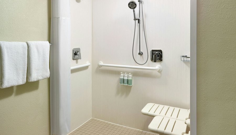Palm Beach Motorcoach Resort — Bathroom