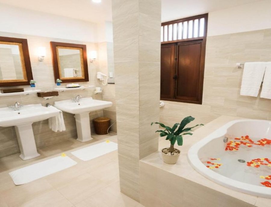 Palm Garden Resort Phuket — Bathroom