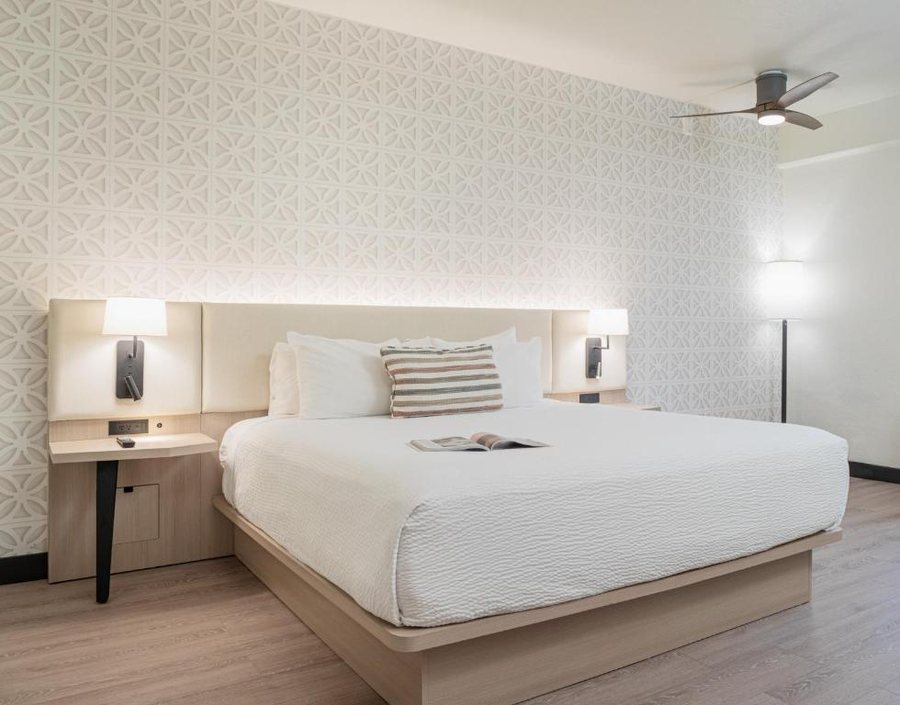 Palm Mountain Resort Spa — Guest room