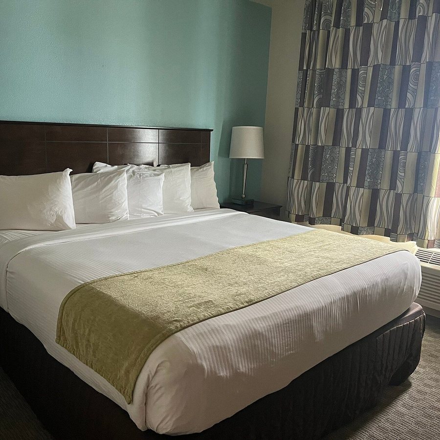 Palm Pavilion Inn on Clearwater Beach — Guest room