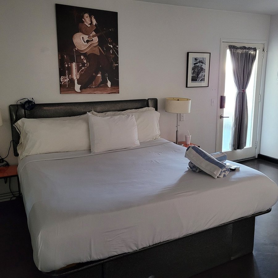 Palm Springs Rendezvous — Guest room