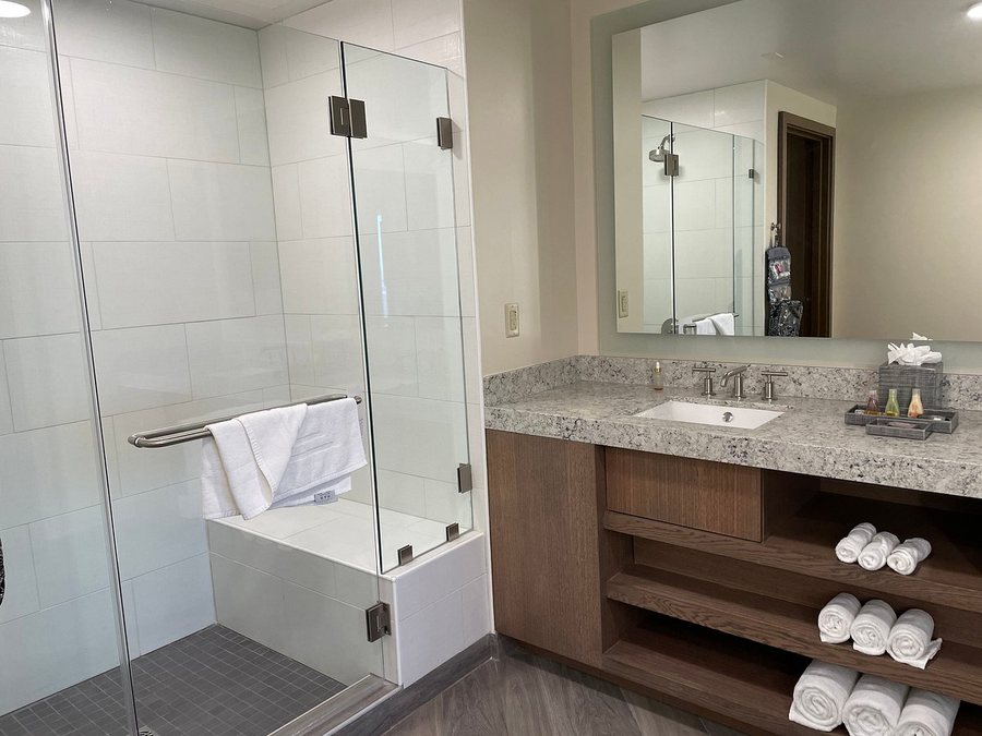 Palms Inn — Bathroom