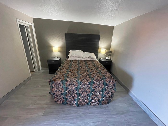 Palms Inn — Guest room