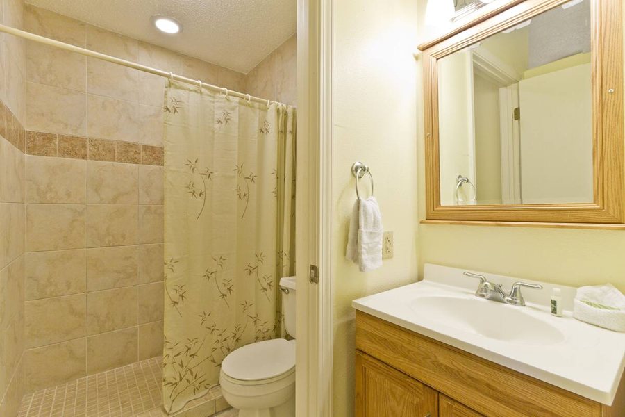 Palms Resort Cafe on the Beach — Bathroom