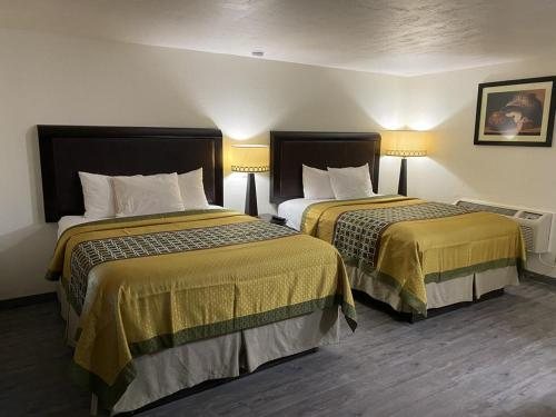 Palomino Motel — Guest room