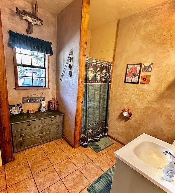 Paluxy River Bed Cabins — Bathroom