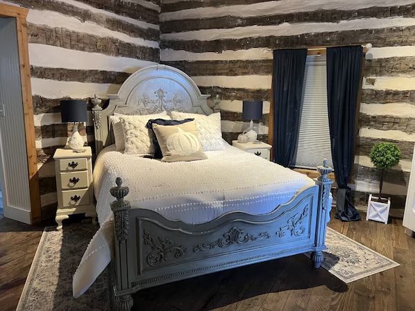 Paluxy River Bed Cabins — Guest room