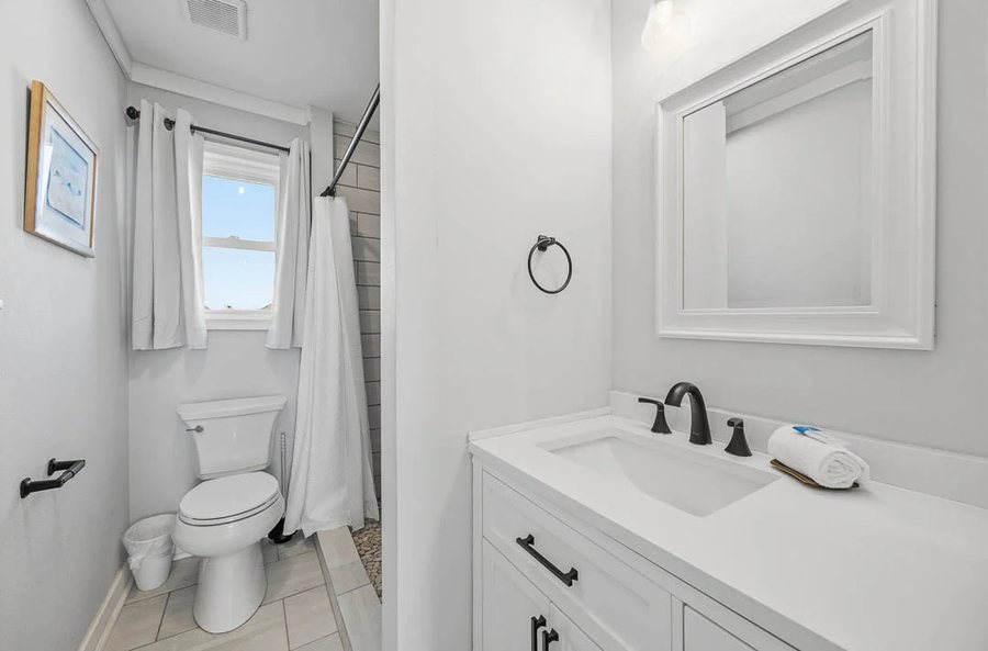 Pam s Pelican Bed Breakfast — Bathroom