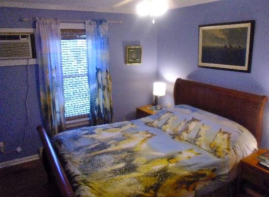 Pam s Pelican Bed Breakfast — Guest room