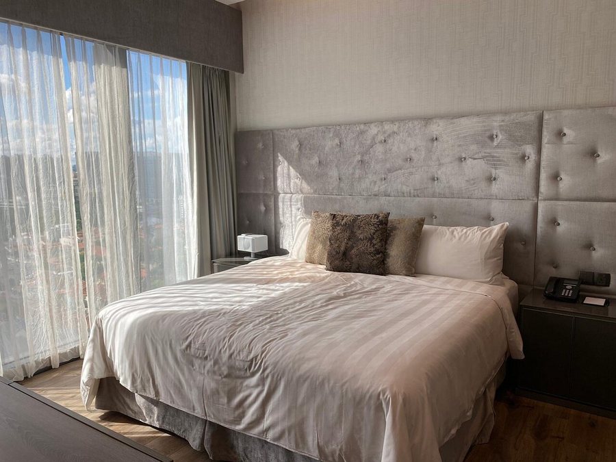 Pan Pacific Serviced Suites Beach Road — Guest room
