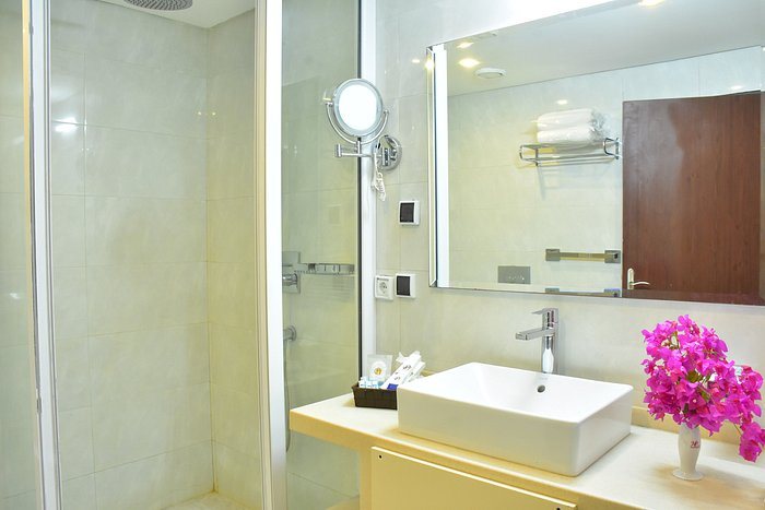 Panorama Hotel — Bathroom