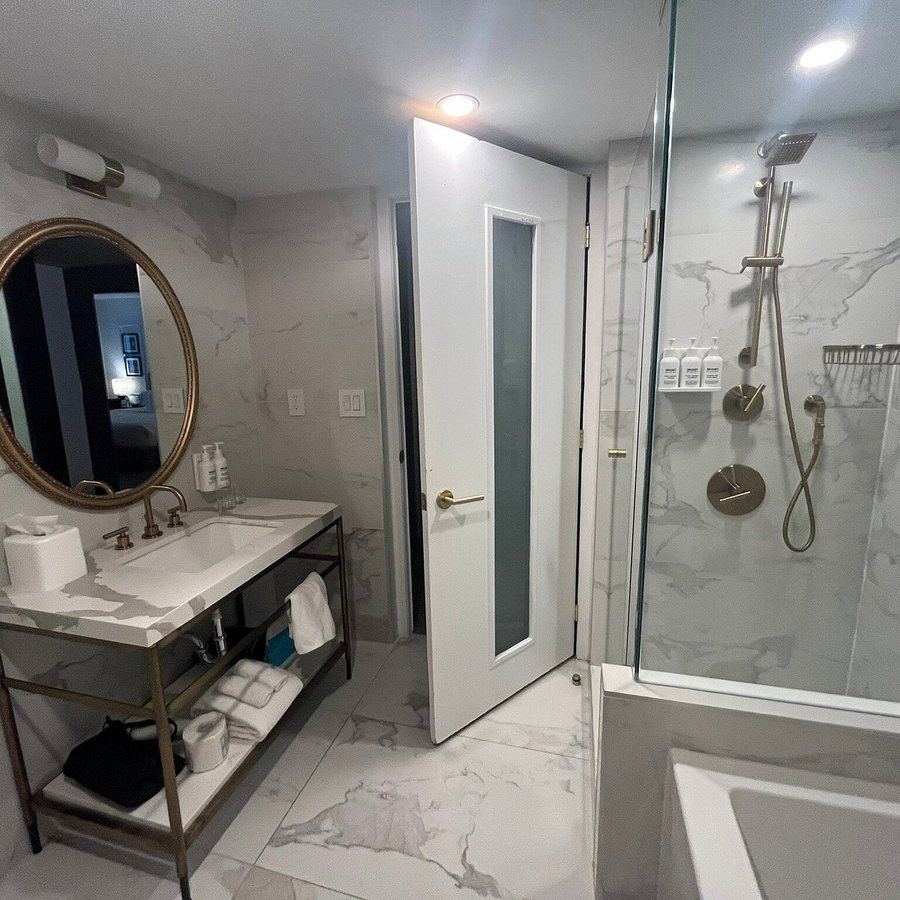 Pantages Hotel Toronto Centre Toronto Ontario — Bathroom