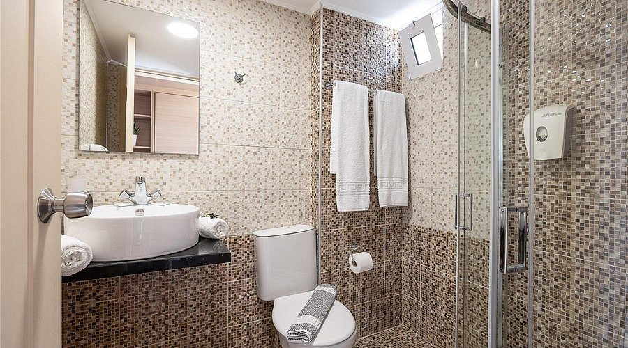 Pantheon Hotel — Bathroom