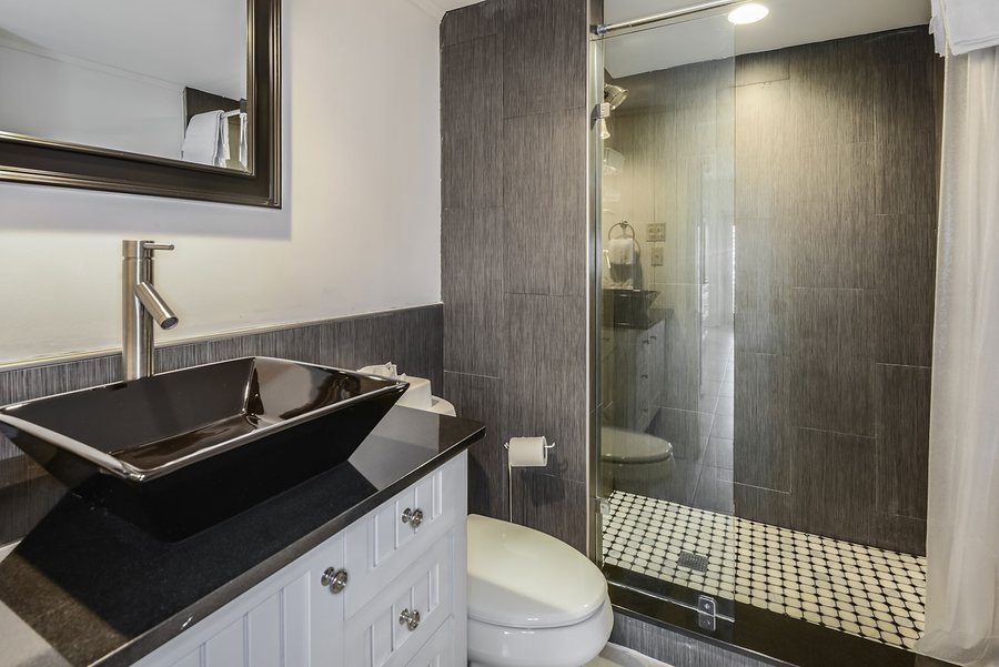 Papa s Hideaway — Bathroom