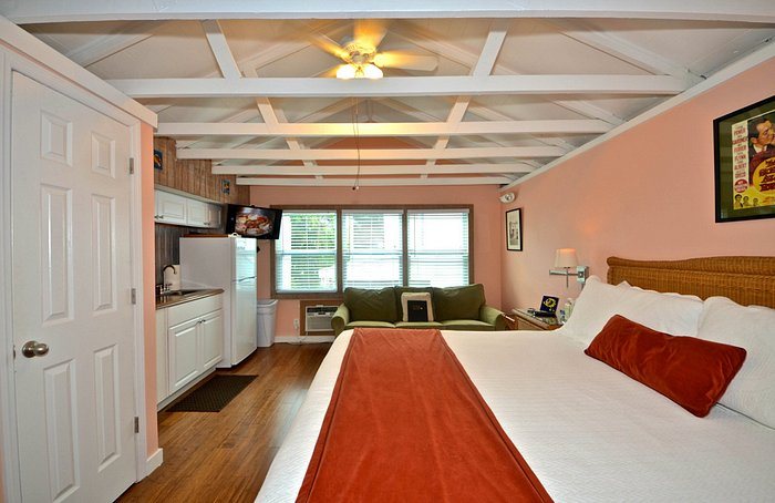 Papa s Hideaway — Guest room