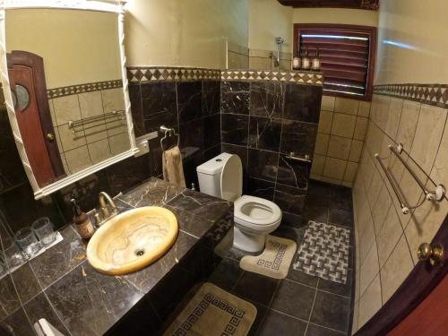 Papageno Resort Dive Fiji — Bathroom