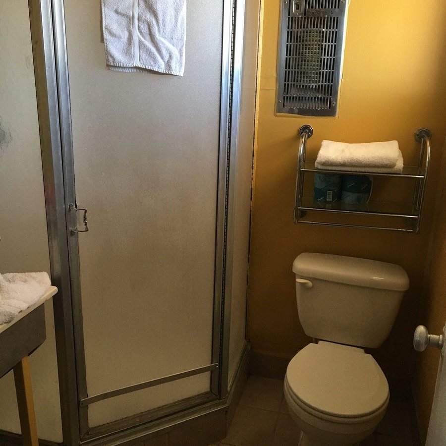 Paradise Gateway Bed Breakfast — Bathroom