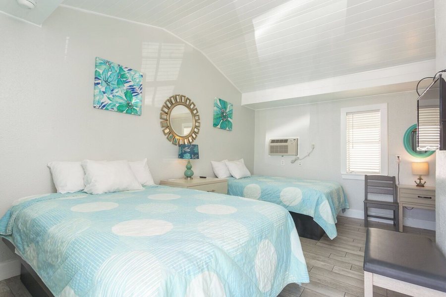 Paradise Inn — Guest room