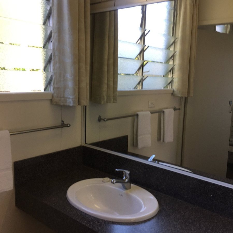 Paradise Lakefront Lodge — Bathroom