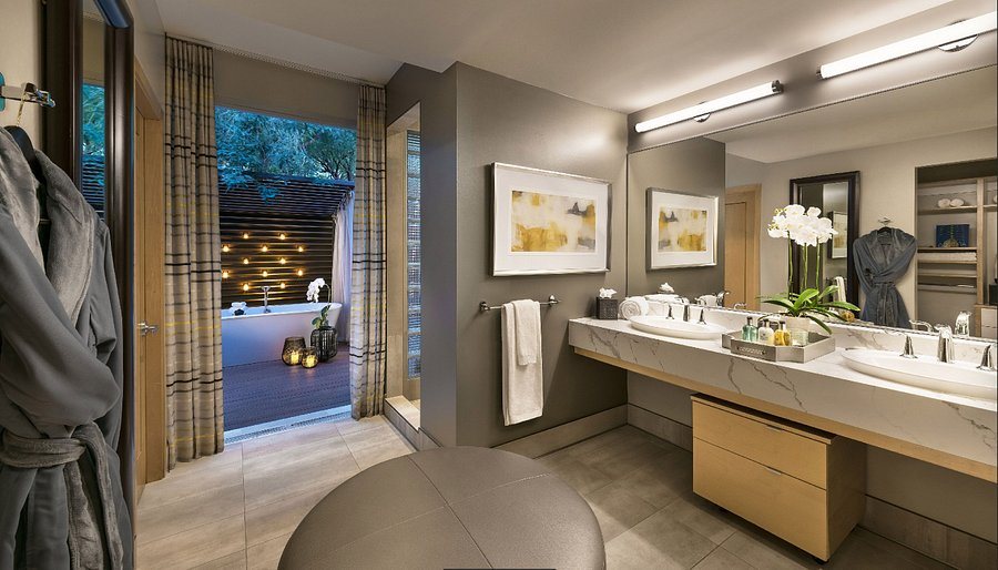 Paradise Valley Resort — Bathroom