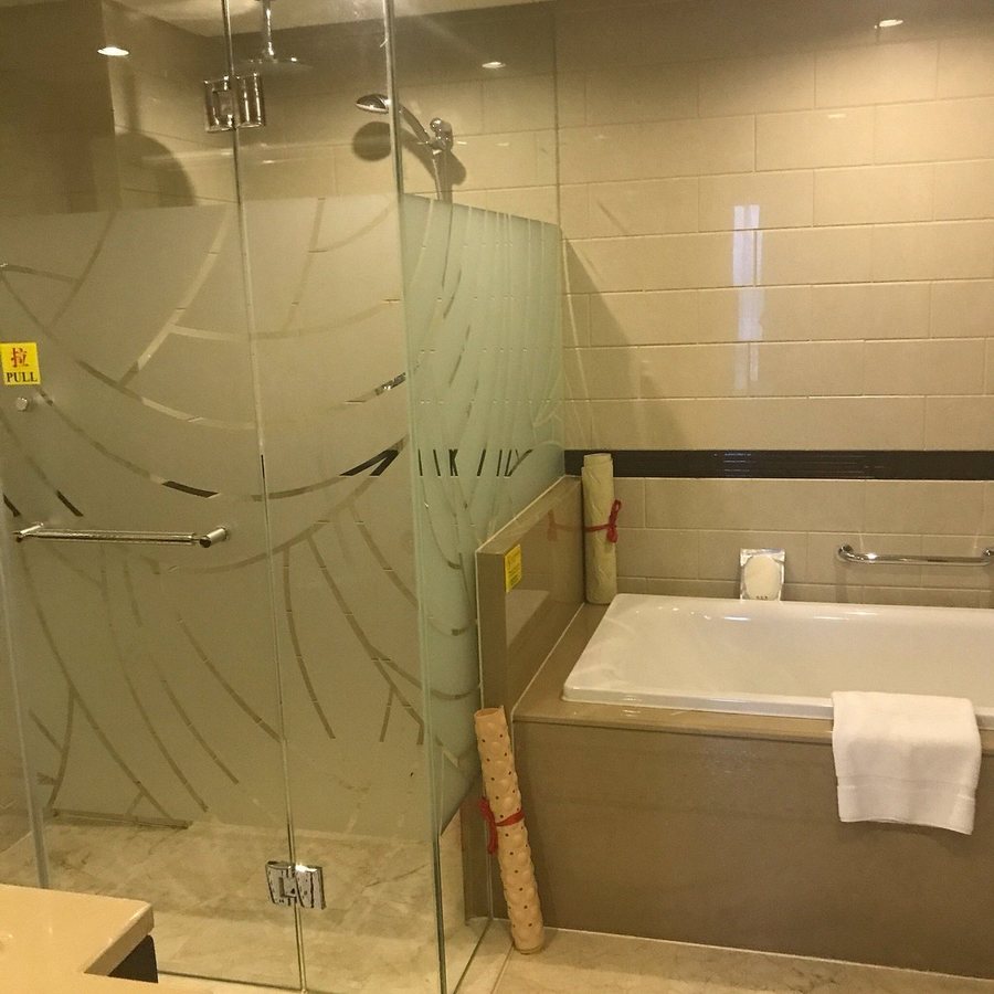 Paramount Gallery Hotel — Bathroom