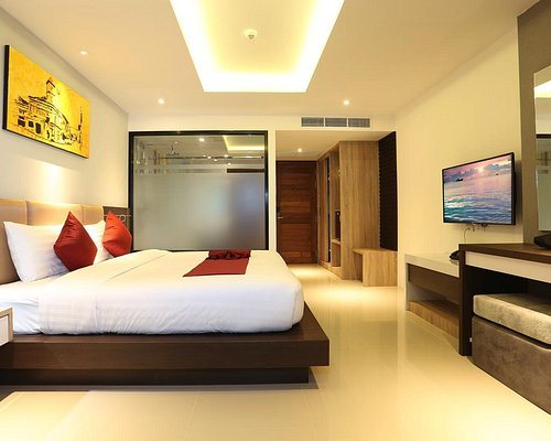 Paripas Patong Resort — Guest room