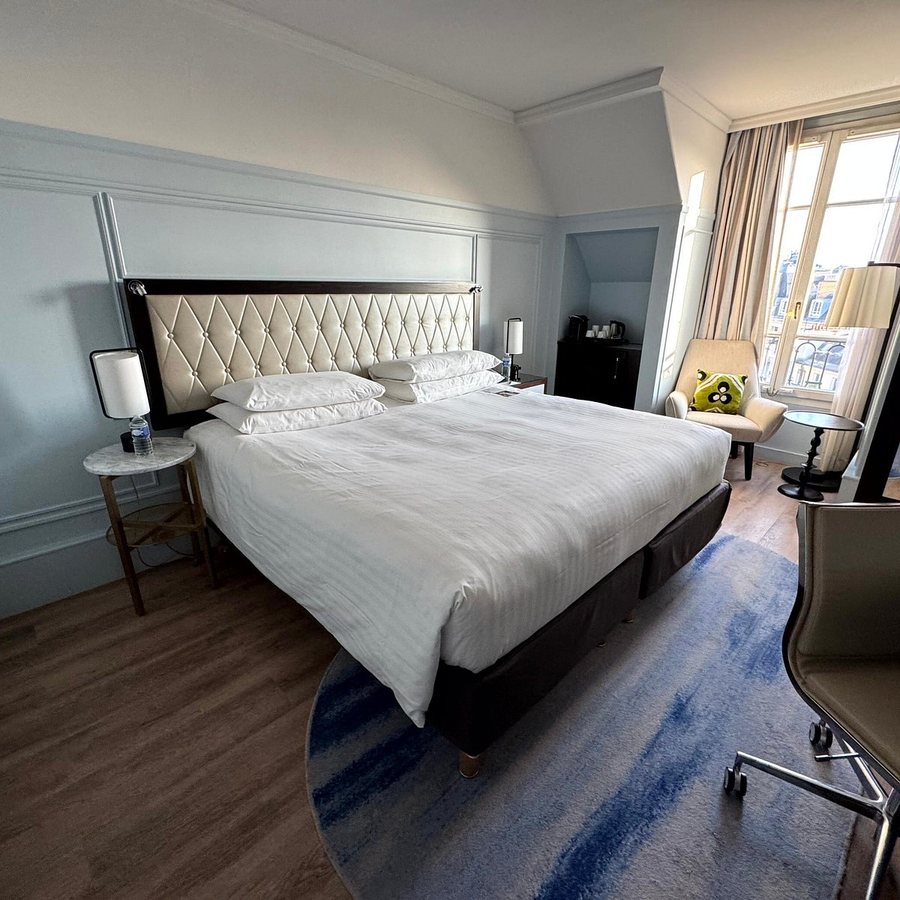 Paris Marriott Opera Ambassador Hotel — Guest room
