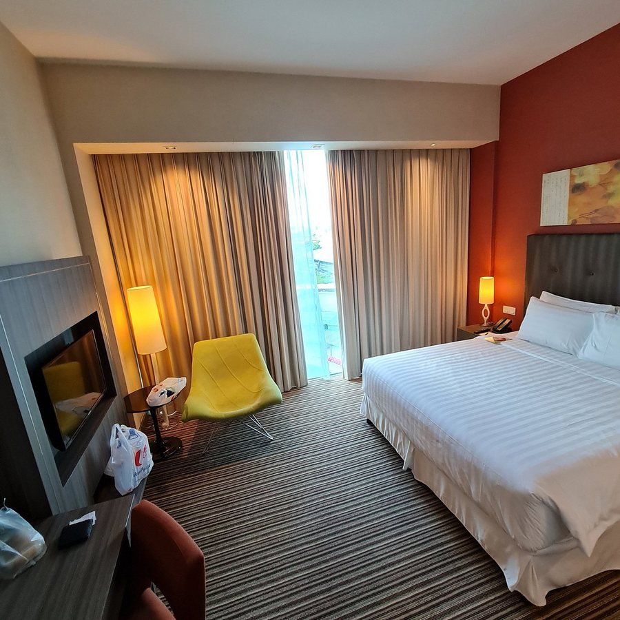 Park Avenue Changi Hotel — Guest room