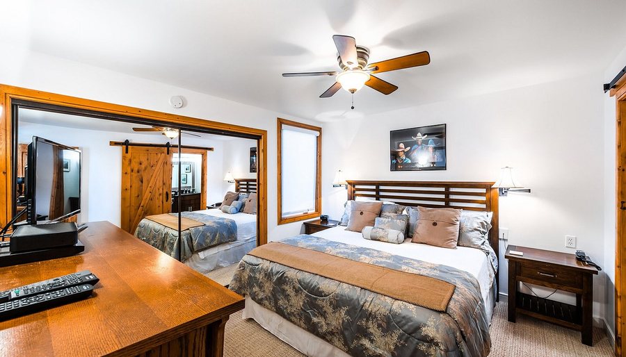 Park Avenue Condominiums by CooperWynn Property Management — Guest room