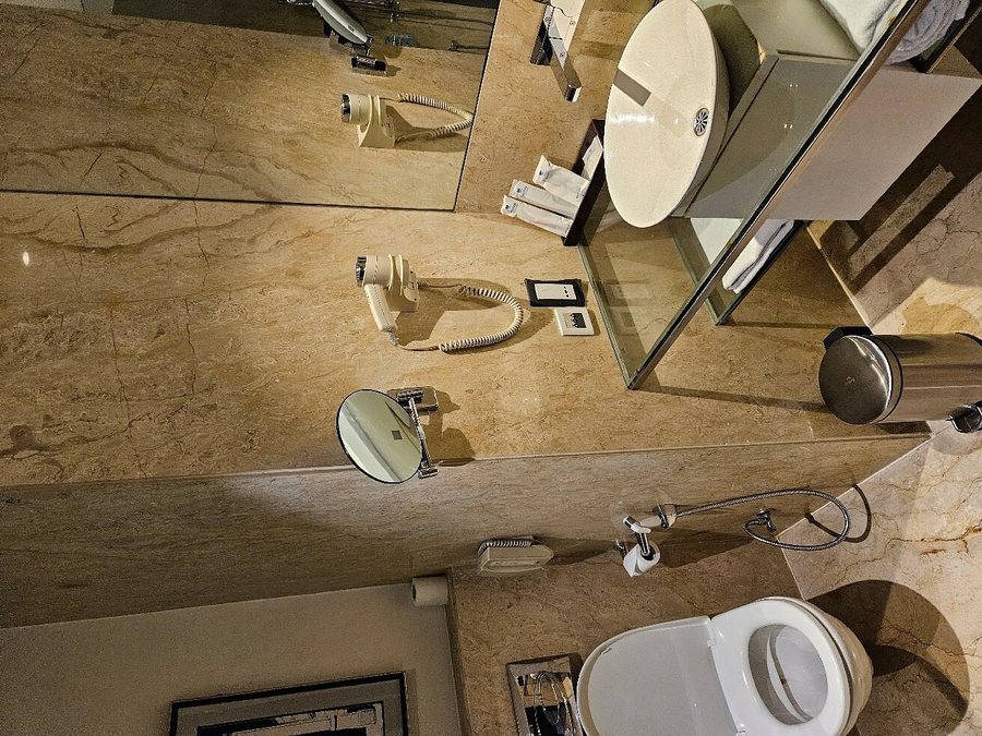 Park Boulevard — Bathroom