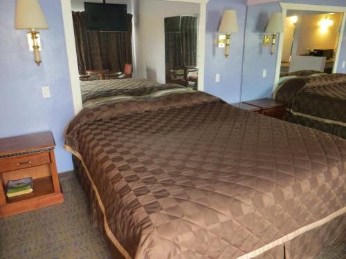 Park Cienega Motor Hotel Los Angeles California — Guest room