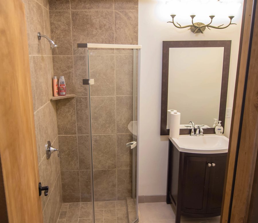 Park City Hostel — Bathroom
