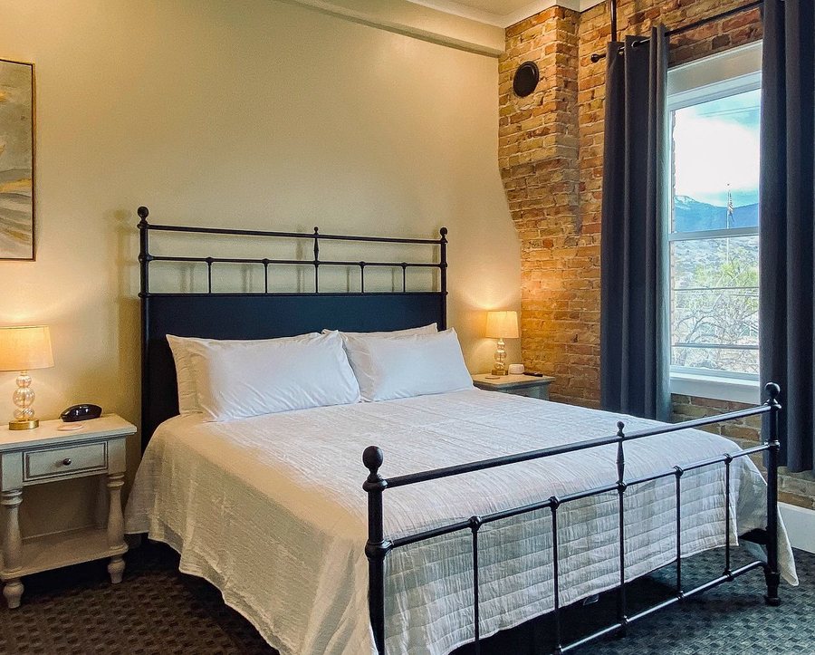 Park Hotel — Guest room