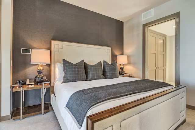Park Hotel Condominiums — Guest room