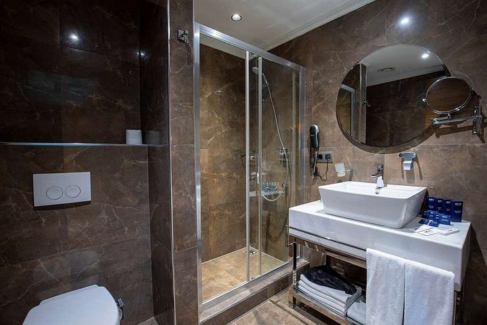 Park Inn By Radisson Istanbul Asia Kavacik Istanbul — Bathroom