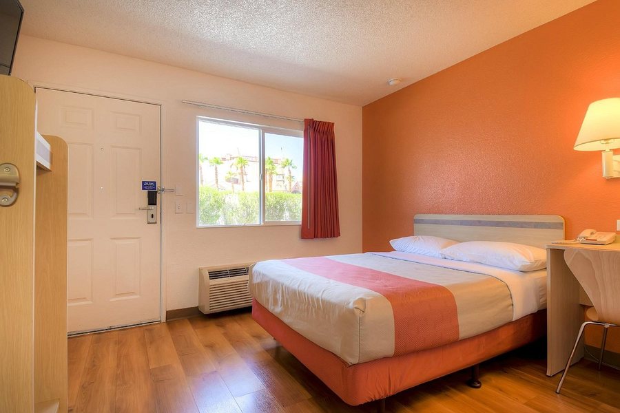 Park Inn by Radisson Las Vegas Boulder Hwy Las Vegas Nevada — Guest room
