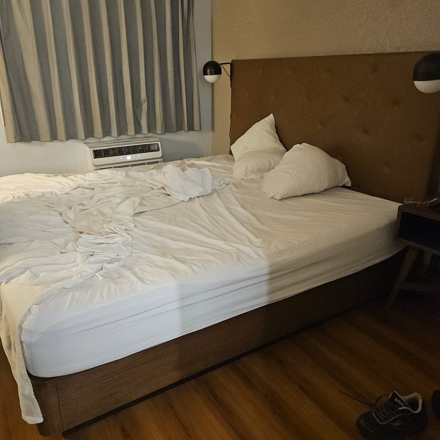Park Inn by Radisson Las Vegas Tropicana Las Vegas Nevada — Guest room