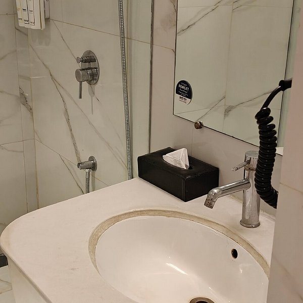 Park Inn by Radisson New Delhi IP Extension — Bathroom