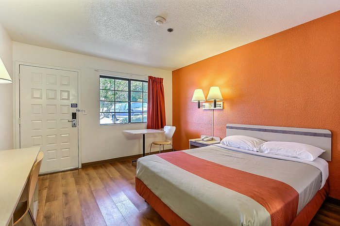 Park Inn by Radisson Turlock — Guest room