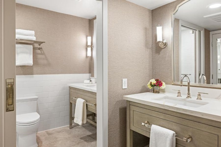 Park James Hotel — Bathroom