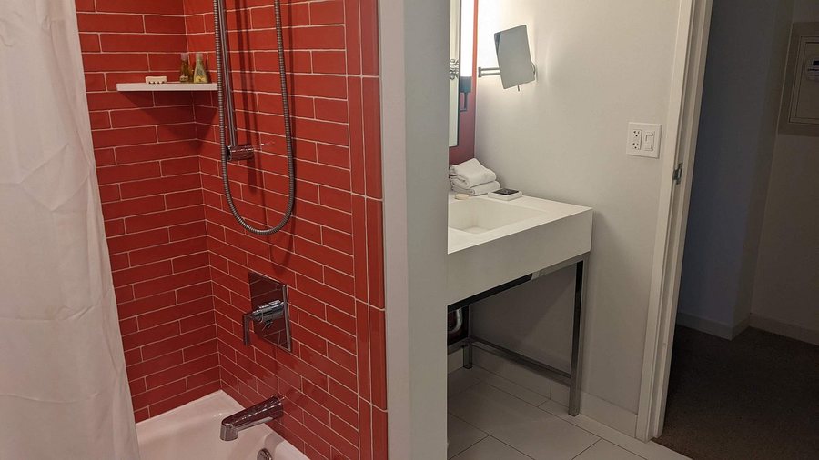 Park MGM Las Vegas Las Vegas Nevada — Bathroom