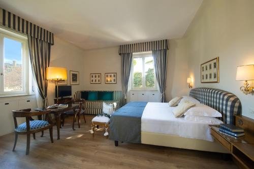 Park Palace Hotel — Guest room