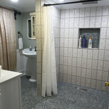 Park Place Inn and Cottages — Bathroom